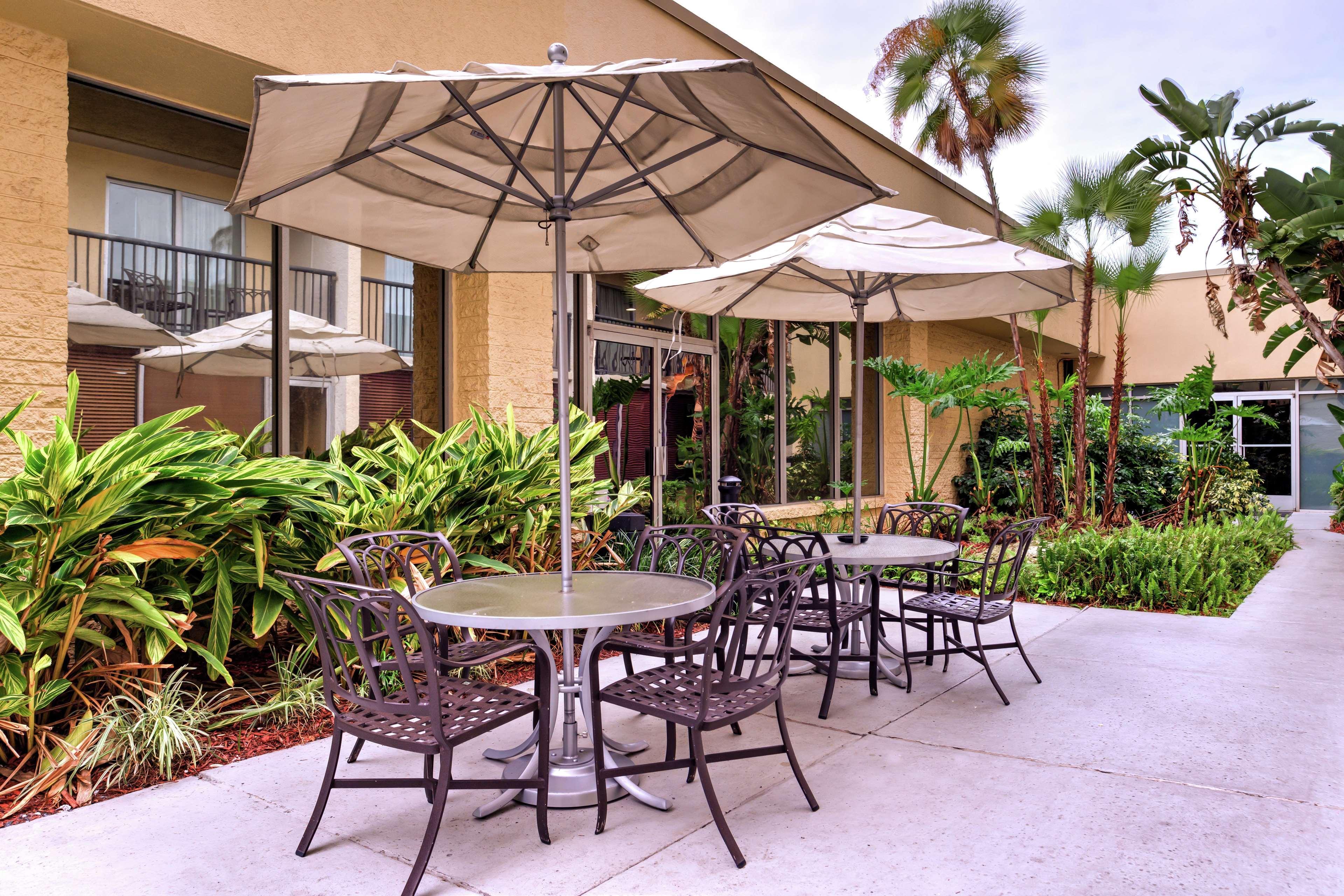 Doubletree By Hilton Hotel Tampa Airport-Westshore エクステリア 写真